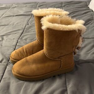 🤎 UGG Tan Bow Back Boots